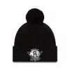 NEW ERA NBA '21 BROOKLYN NETS TIP OFF POM KNIT BEANIE BLACK/BLACK/WHITE