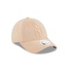 NEW ERA WMNS VELOUR 9FORTY NEW YORK YANKEES LIGHT BEIGE ONE