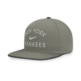   Nike MLB New York Yankees Dri-Fit Pro Structured Square Bill Cap Dark Stucco 05K/Anthracite 06F