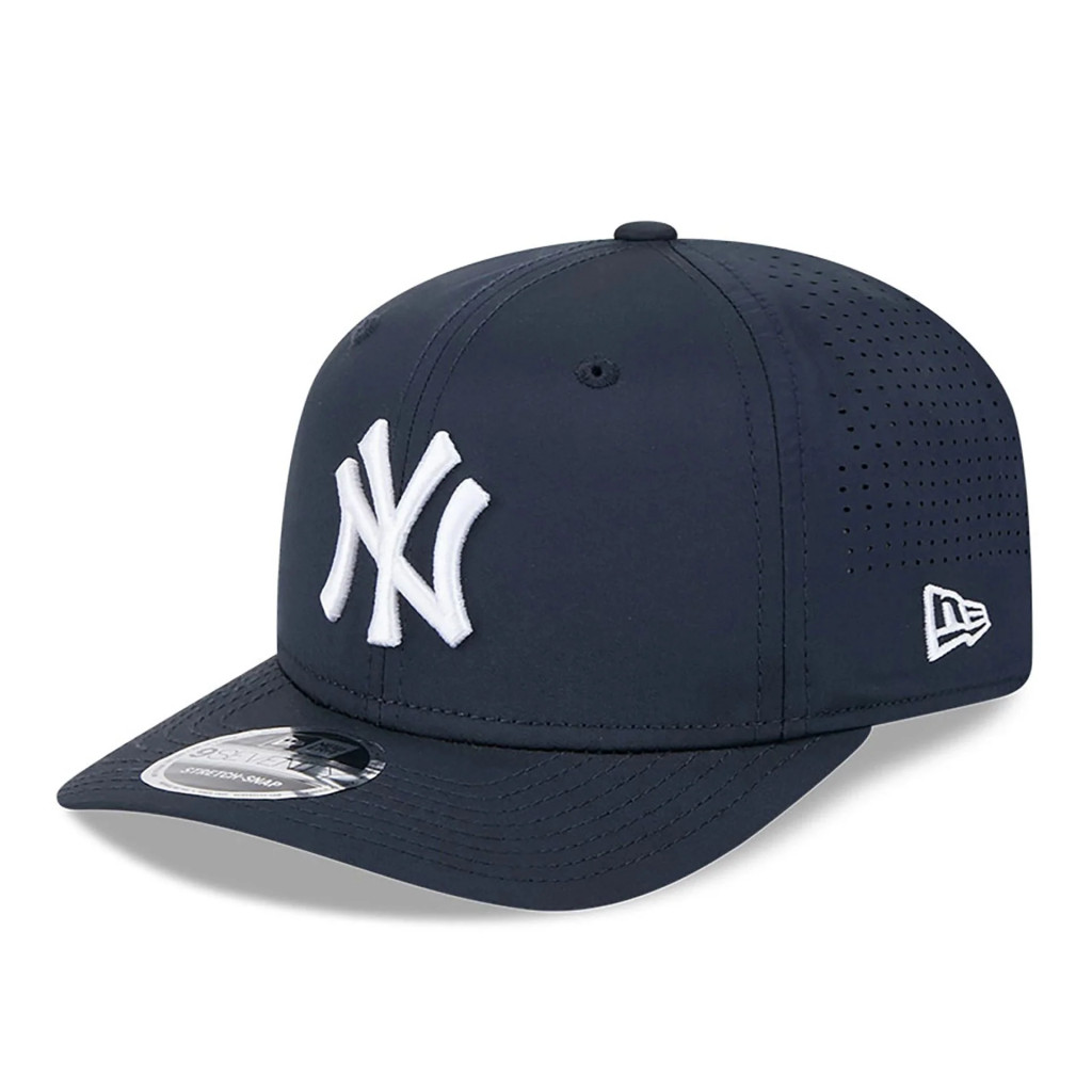New Era 9SEVENTY New York Yankees Stretch Snap Perform Cap Navy ONE